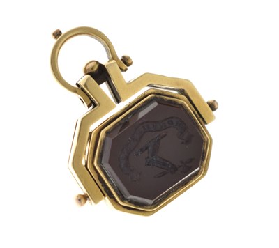 Lot 103 - 19th century hardstone 18ct yellow gold swivel fob