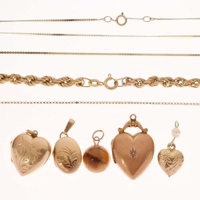 Lot 146 - Assorted 9ct gold chains and bracelets