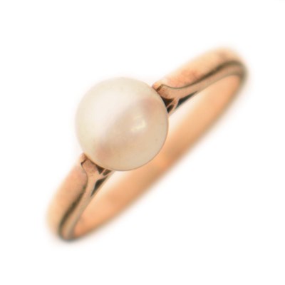 Lot 26 - Lotus single cultured pearl dress ring