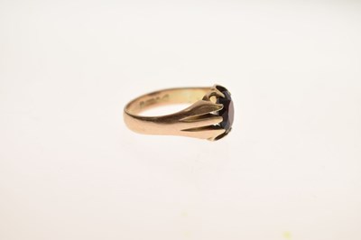 Lot 21 - George V garnet 9ct gold dress ring