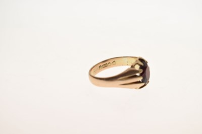 Lot 21 - George V garnet 9ct gold dress ring