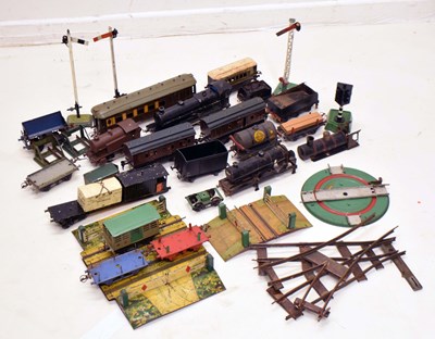 Lot 390 - Collection of Hornby 'O' gauge railway items
