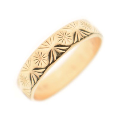 Lot 56 - 9ct gold engraved wedding band