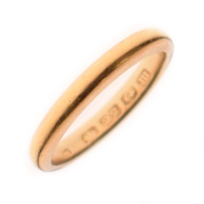 Lot 48 - 22ct gold wedding band