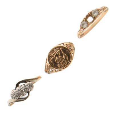 Lot 40 - Three 9ct gold rings