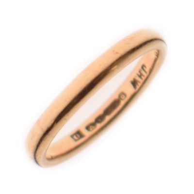 Lot 53 - 9ct gold wedding band