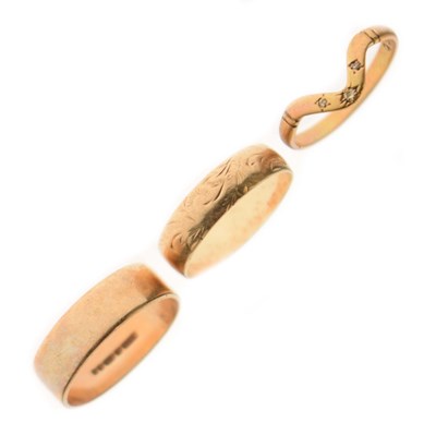 Lot 62 - Two 9ct gold wedding bands, etc