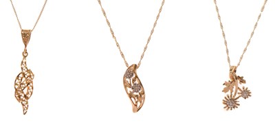 Lot 81 - Three 9ct gold pendant necklaces