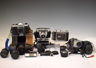 Lot 476 - Collection of cameras and accessories