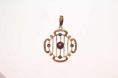 Lot 44 - Late Victorian / Edwardian sweetheart brooch and a pendant (2)