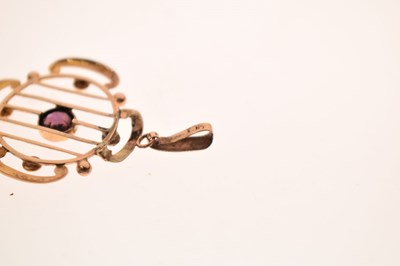 Lot 44 - Late Victorian / Edwardian sweetheart brooch and a pendant (2)