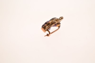 Lot 44 - Late Victorian / Edwardian sweetheart brooch and a pendant (2)