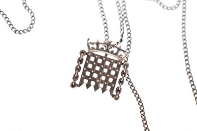 Lot 41 - House of Commons 9ct gold brooch and silver pendant necklace