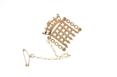 Lot 41 - House of Commons 9ct gold brooch and silver pendant necklace