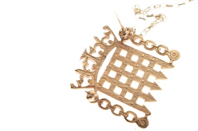 Lot 41 - House of Commons 9ct gold brooch and silver pendant necklace