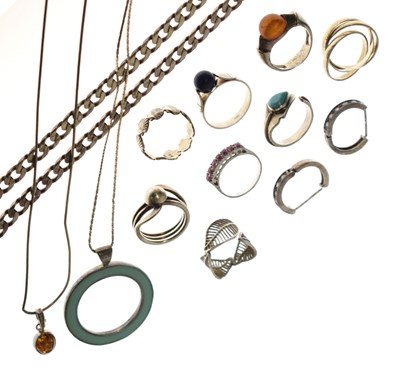 Lot 147 - Small group of silver jewellery