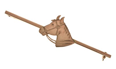 Lot 67 - Rose gold horse head bar brooch