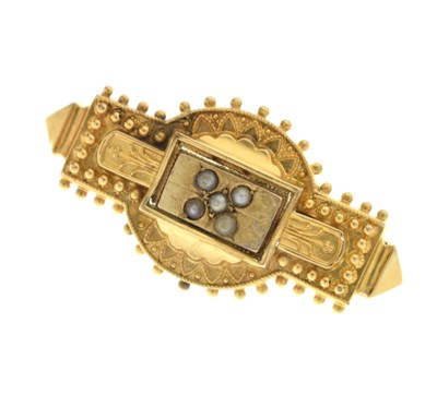 Lot 69 - Victorian Etruscan Revival style bar brooch