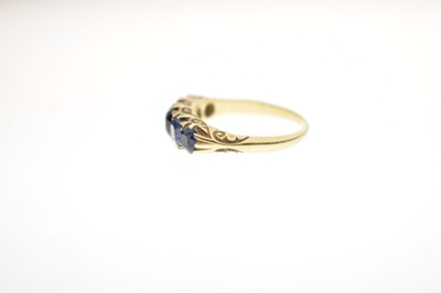 Lot 11 - Late 19th century sapphire five stone unmarked yellow metal ring