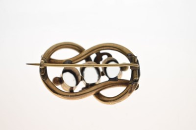 Lot 53 - 19th century topaz yellow metal knot brooch