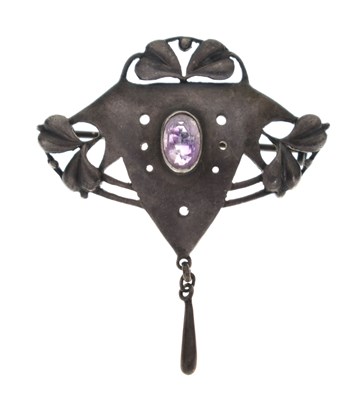 Lot 79 - Christian Seybold, Pforzheim - German Jugendstil (Art Nouveau) 935 silver and amethyst brooch