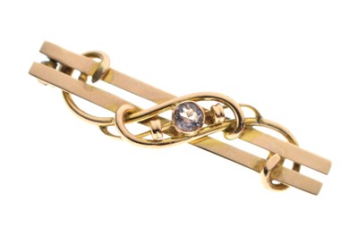 Lot 65 - 9ct gold double bar brooch