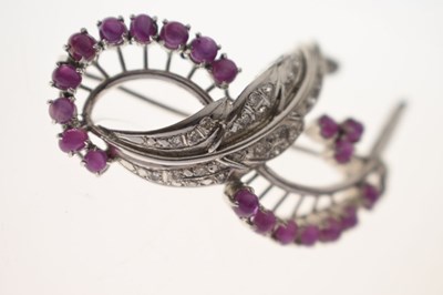 Lot 19 - Ruby and diamond 18k white metal spray brooch