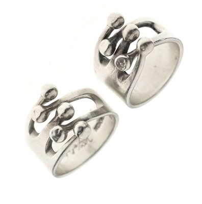 Lot 136 - Anna-Greta Eker, for Norway Plus Designs Studio, a silver five-bead ‘Ball‘ or 'Jester' ring