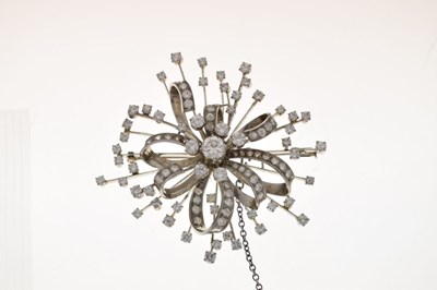Lot 37 - Early-mid 20th century diamond platinum sunburst brooch