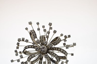 Lot 37 - Early-mid 20th century diamond platinum sunburst brooch