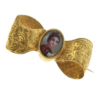 Lot 72 - Victorian tied bow portrait brooch