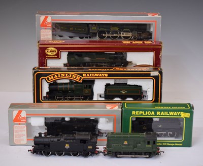 Lot 526 - Five boxed 00 gauge railway trainset locomotives