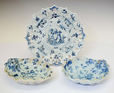 Lot 623 - Cantagalli - Two shell shaped majolica dishes