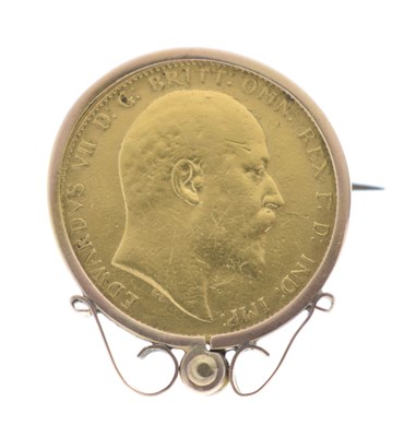 Lot 195 - Edward VII gold sovereign, 1907, in a 9ct gold mount