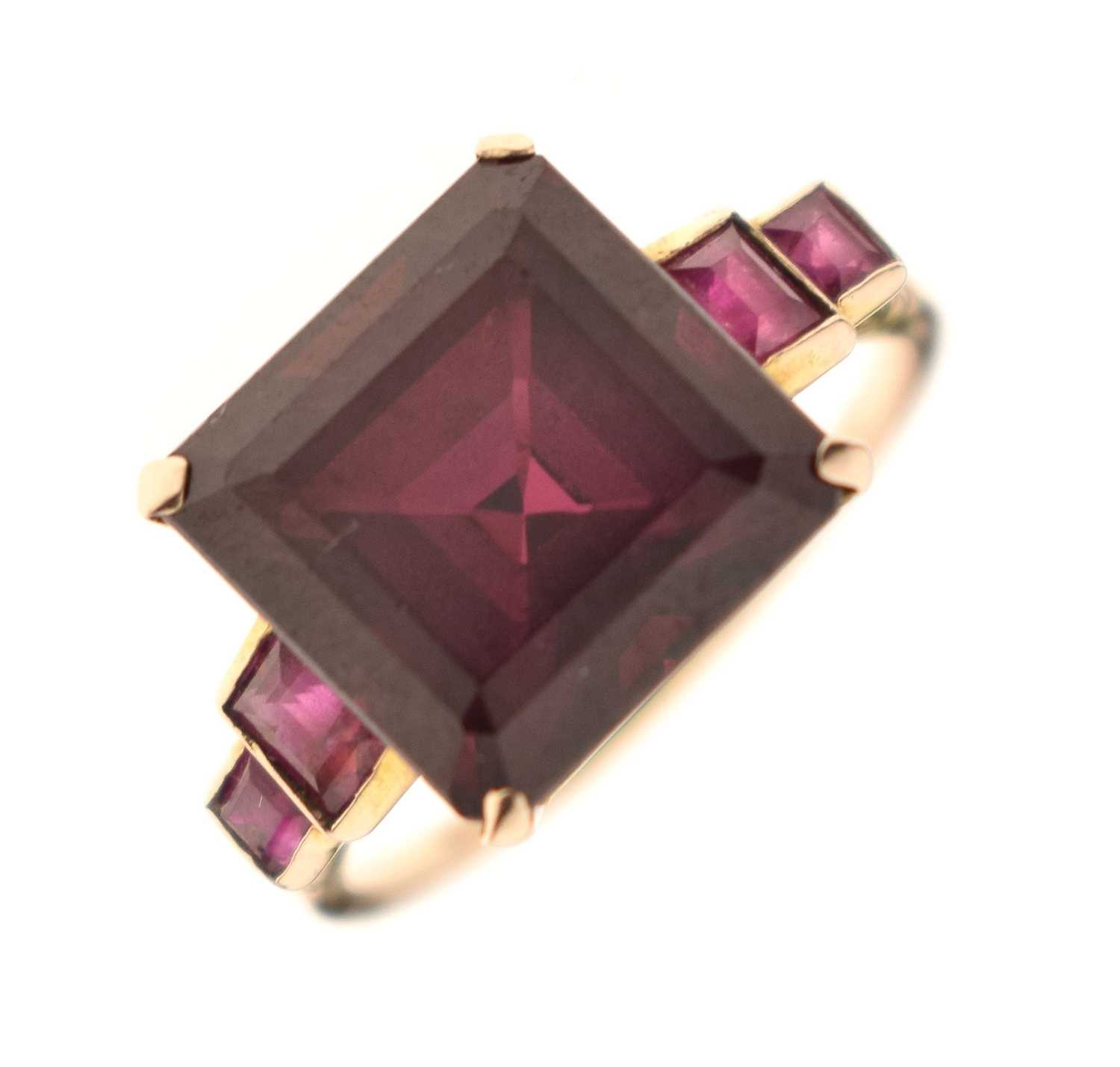 Lot 28 - Rubellite tourmaline and ruby unmarked yellow metal ring