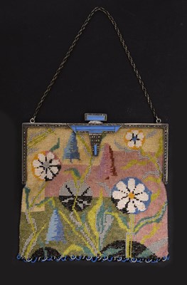 Lot 223 - Austrian silver-mounted evening bag with Art Deco mount