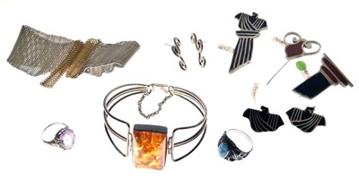 Lot 159 - Small collection of silver jewellery