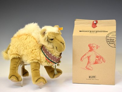 Lot 536 - Steiff - 'Christmas Dromedary' blond camel