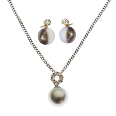 Lot 79 - Cultured grey pearl and diamond 18ct white gold pendant necklace