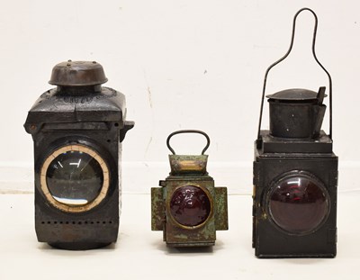 Lot 443 - Railwayana - LNER S40A crossing gate lamp