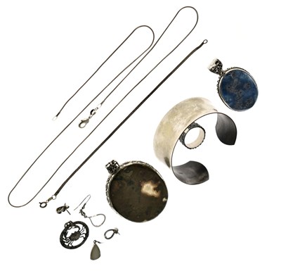 Lot 156 - Collection of silver and white metal jewellery