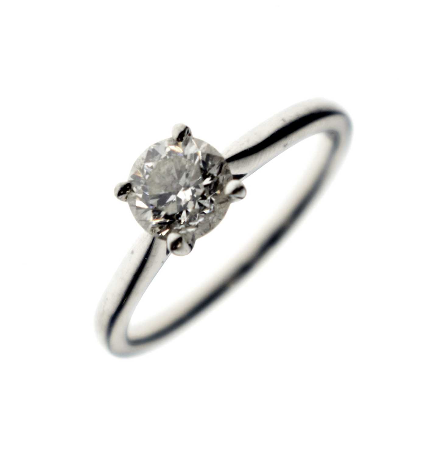 Lot 3 - Diamond solitaire platinum ring