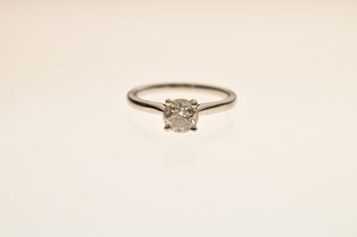 Lot 3 - Diamond solitaire platinum ring