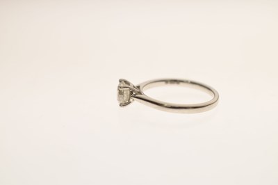 Lot 3 - Diamond solitaire platinum ring