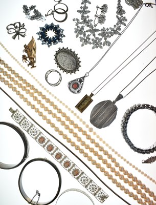Lot 163 - Collection of silver and white metal costume jewellery