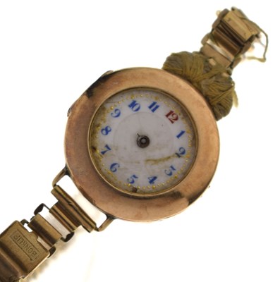 Lot 200 - Lady's early 20th century 9ct gold cased bracelet watch