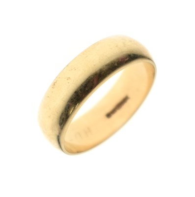 Lot 57 - 9ct gold wedding band