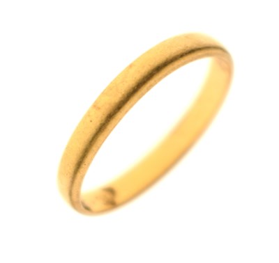 Lot 59 - Unmarked yellow metal wedding band