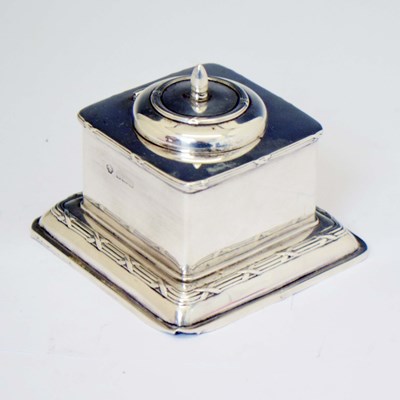 Lot 215 - Edwardian silver inkwell