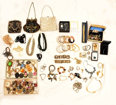 Lot 165 - Large quantity of costume jewellery